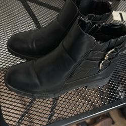 Black Boots 