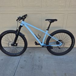 SPECIALIZED FUSE MOUNTAIN BIKE, 1X10, DROPPER POST, TUBELESS TIRES/RIMS (MEDIUM FRAME)