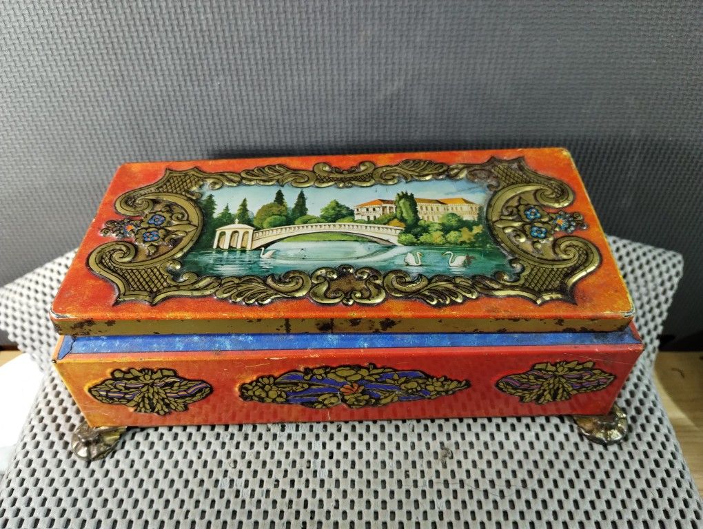 Vintage FRICKE & NACKE Design by Mavis WEST GERMAN Footed Tin