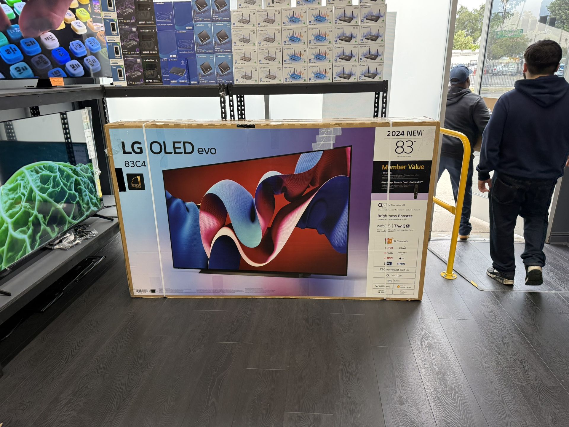 83 INCH LG OLED C4 BRAND NEW SMART 4k TVS AI THIN Q BRAND NEW TV