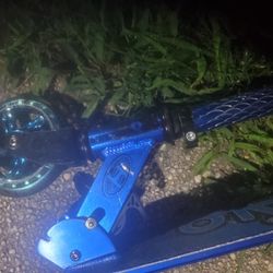 2 Very PRETTY  HALO SCOOTERS BLUE N PINK