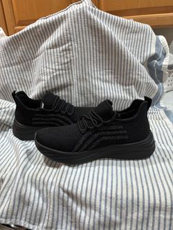 Size 7 1/2 black