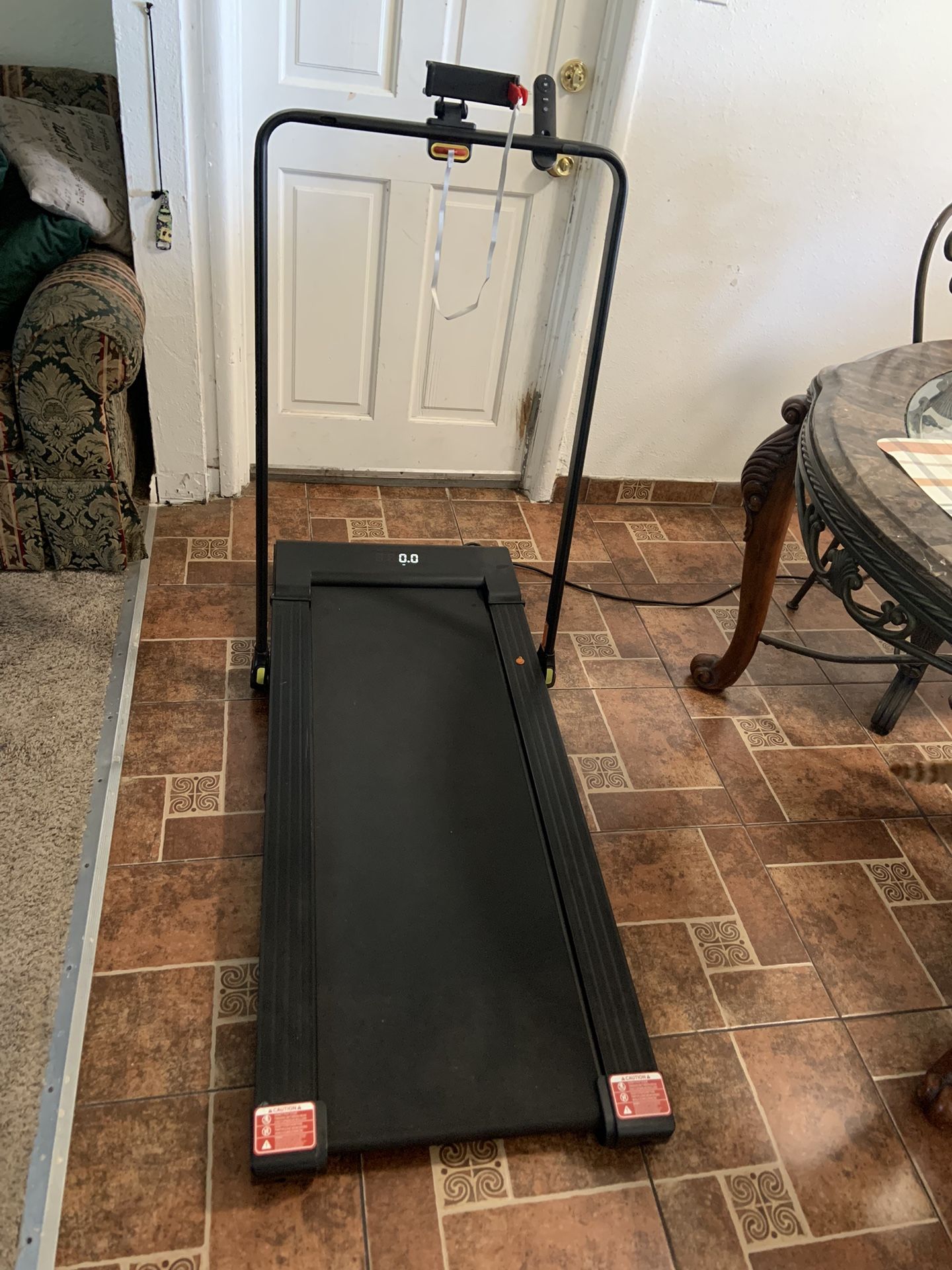 Treadmill Whit Control remote (Almost New) PRICE Firm!