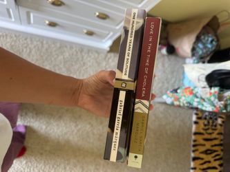 Bundle Gabrielle Garcia Marquez, 100 years of solitude love in the time of cholera