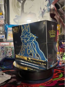 Mega evolutions lucario Pokemon center etb