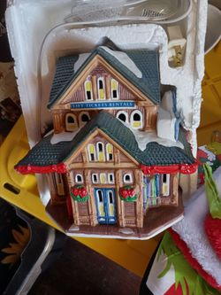 Christmas house w light new 20.00