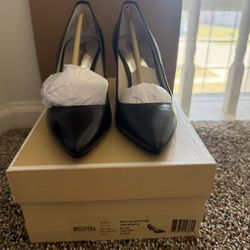 Michael Kors Black Pumps