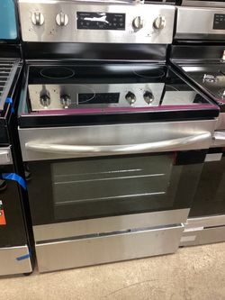 Criterion 30 in 5.0 cu.ft. Glass Top Electric Range with Steam Clean New Scratch and Dent