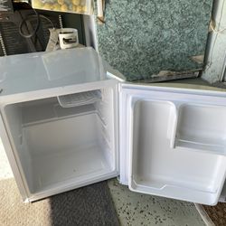 Mini Fridge 