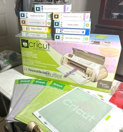 Cricut expressions machine with multiple mats and lots of cartridges