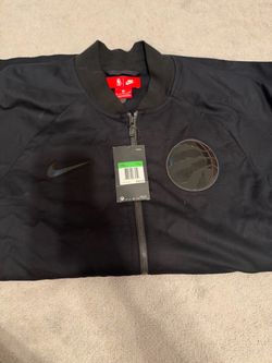 Raptors zip up men’s XL
