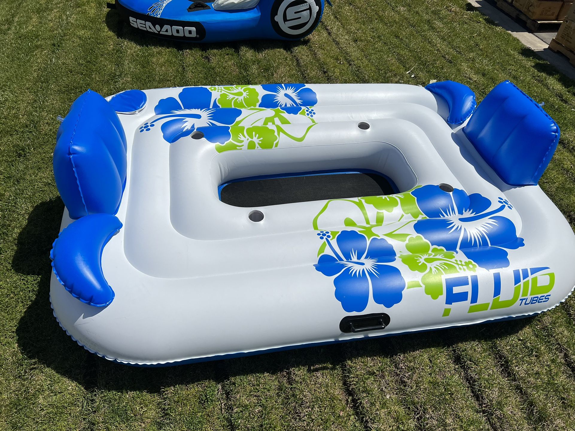 Fluid 4 Person Island Float