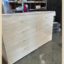 Dresser/ Eight drawers dresser
