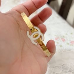 Gorgeous Handcuff Bracelet 