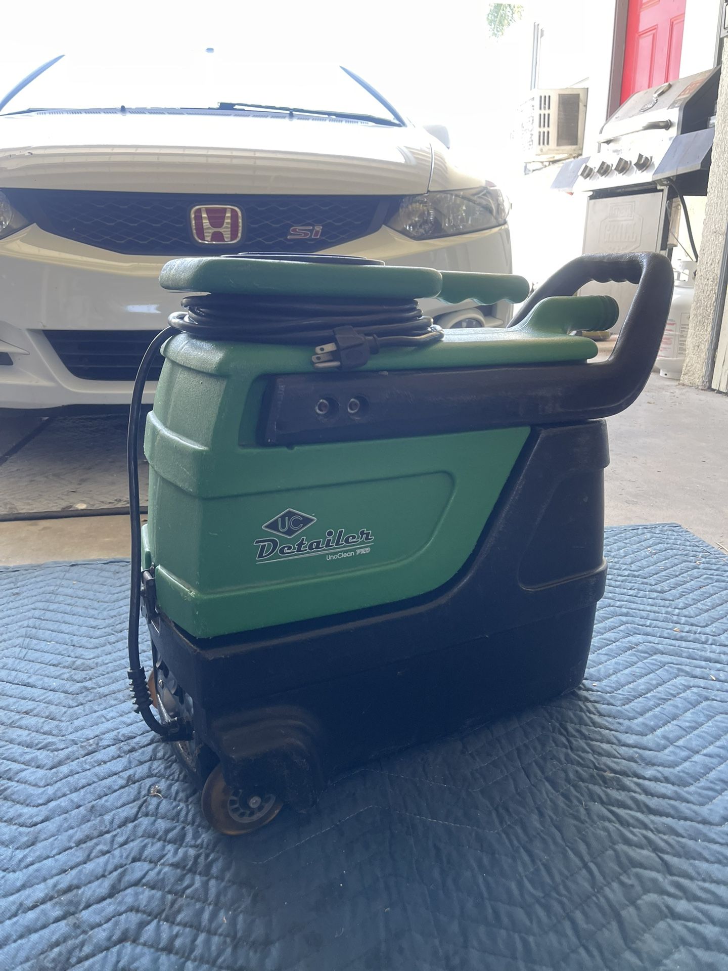 Carpet extractor