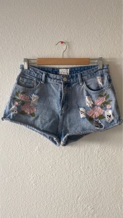 Floral embroidered shorts