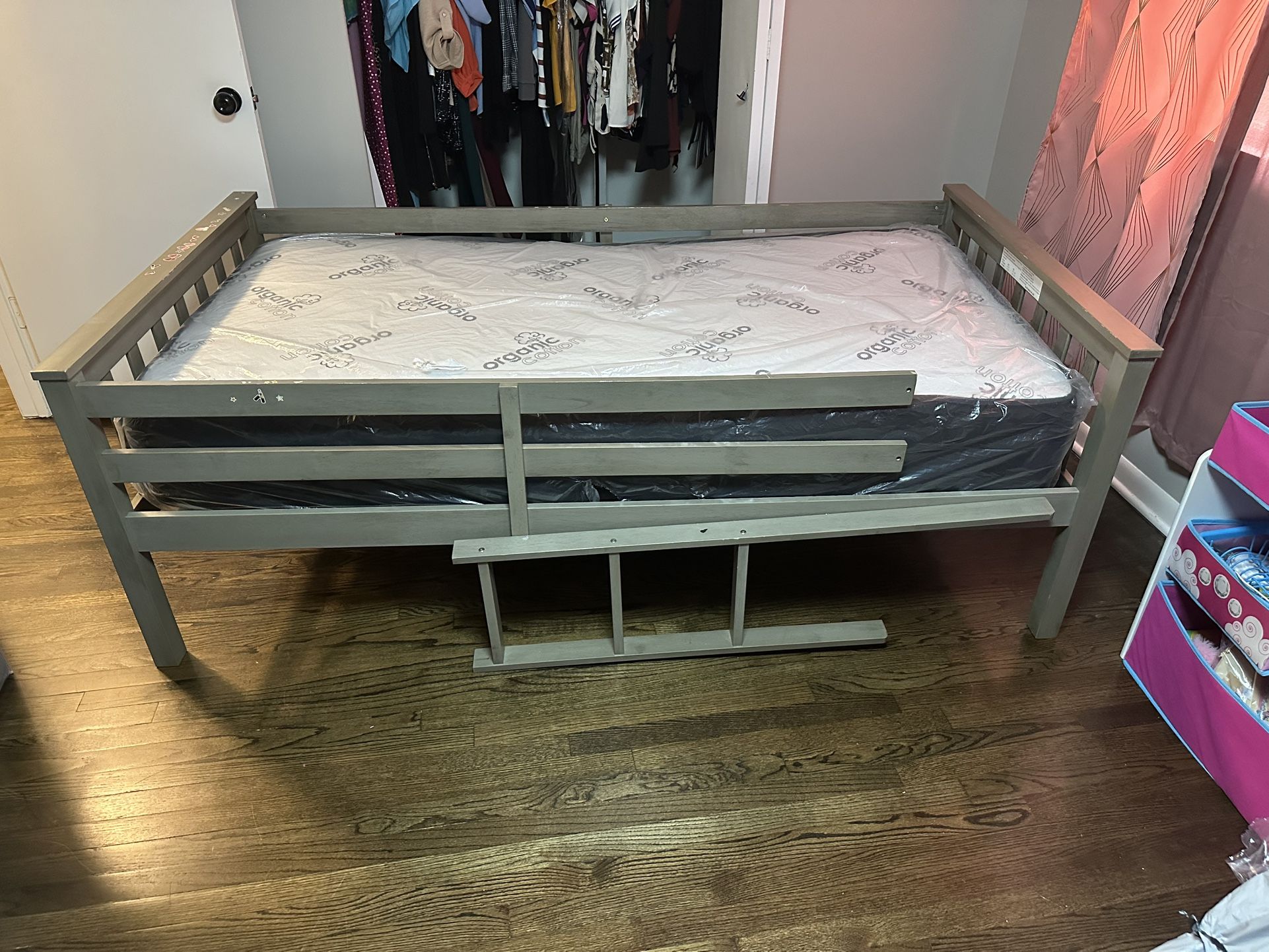Bunk Bed (wooden)