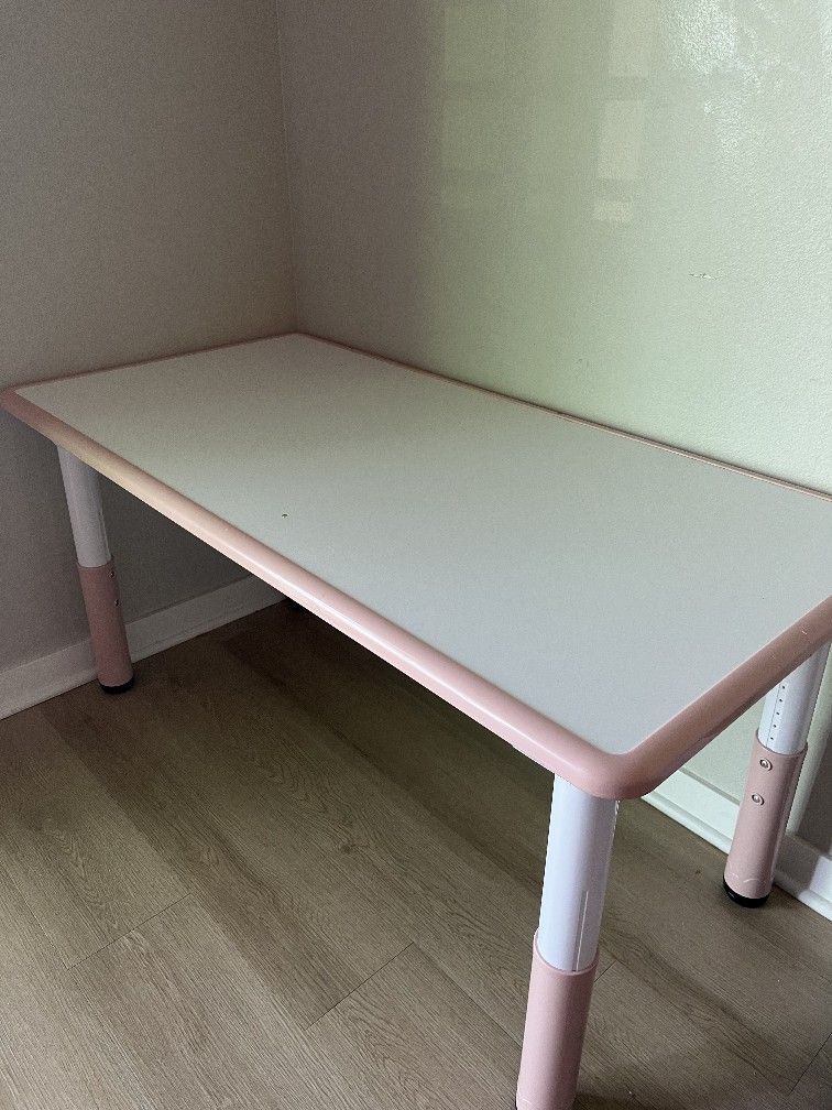Kids Table 25$ Or Best Offer