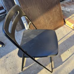 12 Black Folding Chairs