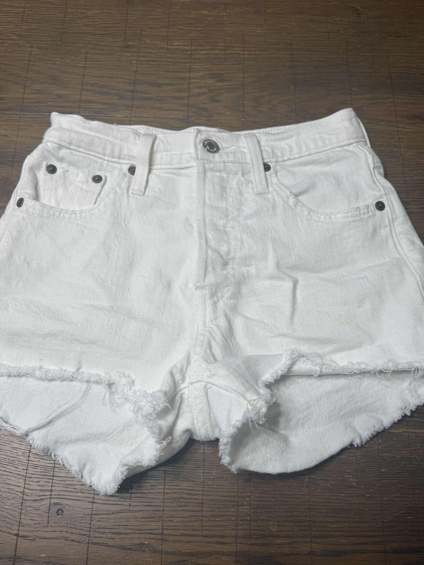 Levi Shorts Off White
