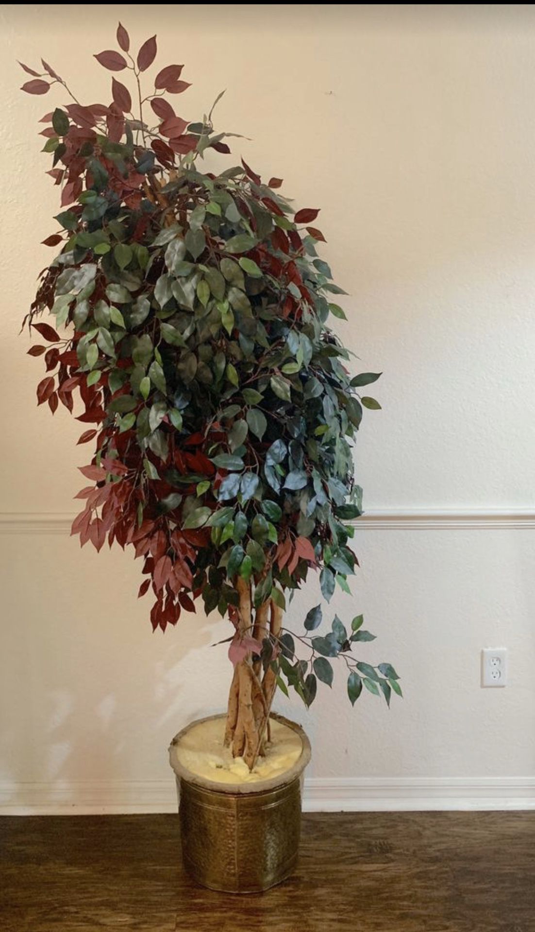 Beautiful indoor fake tree. This is 9” tall . Price-$20