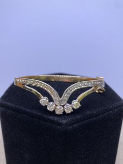 10K V  Diam Bangle 