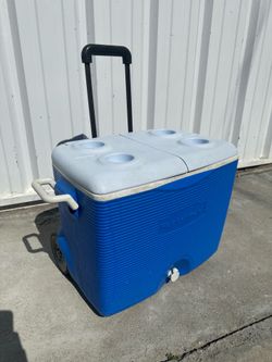 Rubbermaid 45 qt wheeled cooler