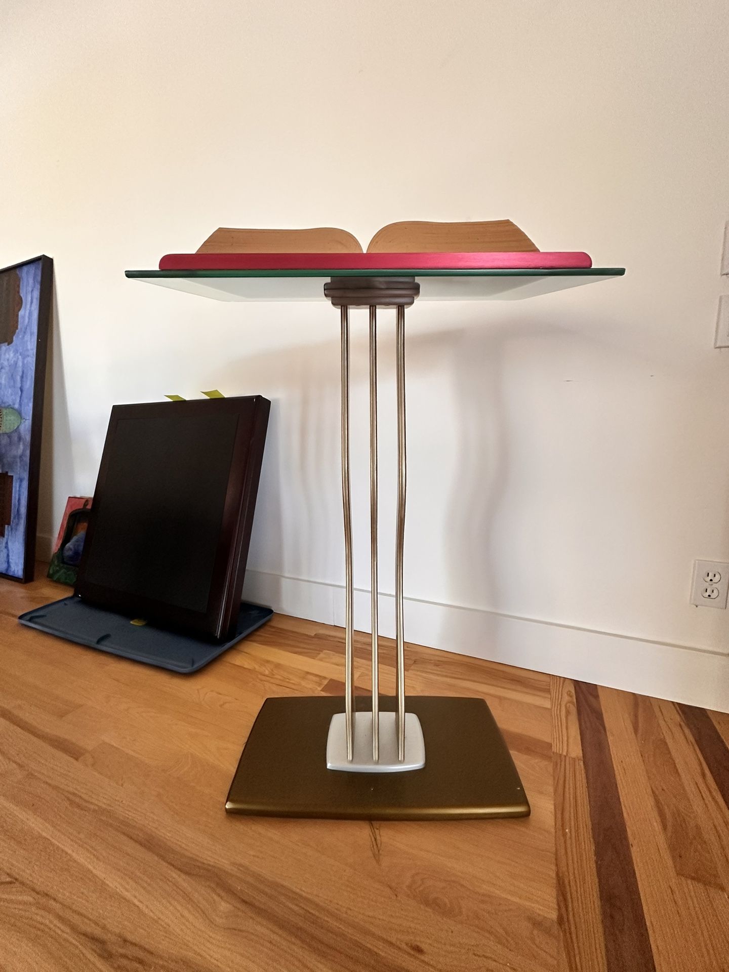 Pedistal / Book / Laptop Stand
