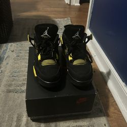 Jordan 4 Retro Thunder 