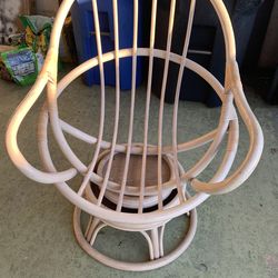 Rattan swivel lounge chair