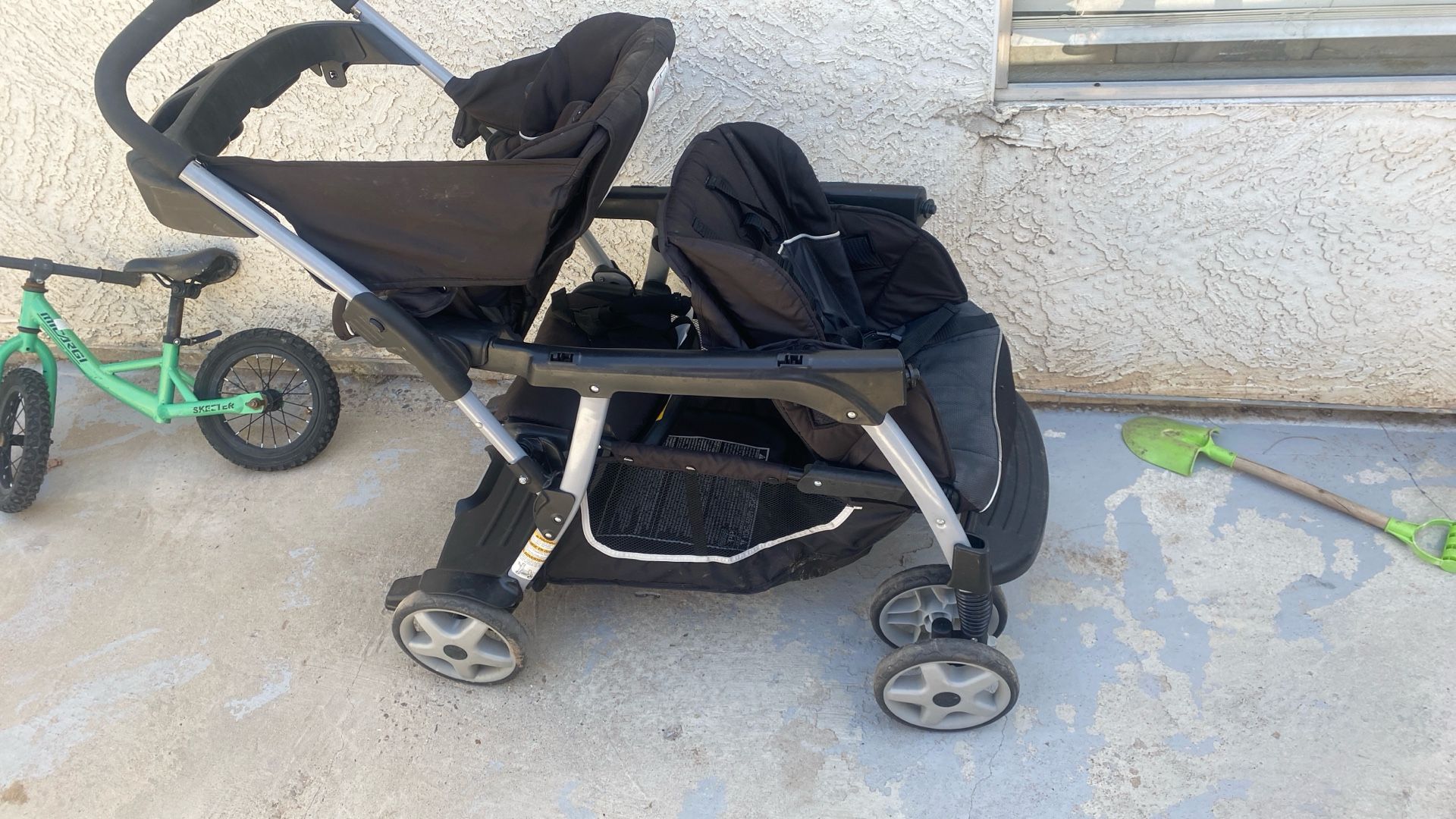 Graco Ready2Grow double stroller, designed for families with an infant and an older child or twins. It offers multiple seating and riding op