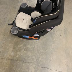 Graco Extend2Fit Convertible Baby Car Seat