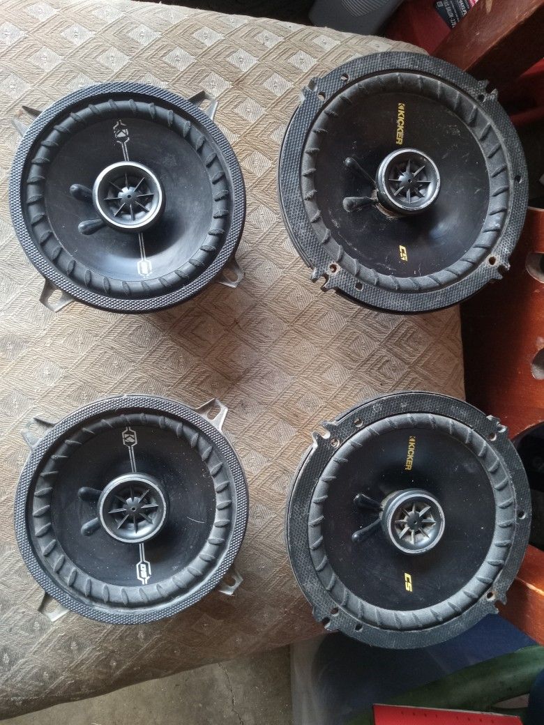 4 Kicker Speakers