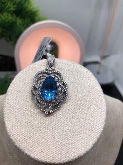 Blue Topaz Pendant (925 Sterling Silver)
