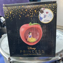 Disney Snow White Snow Globe