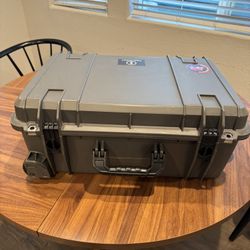 Hard Case – Carry-On Size (Watertight / Wheeled)