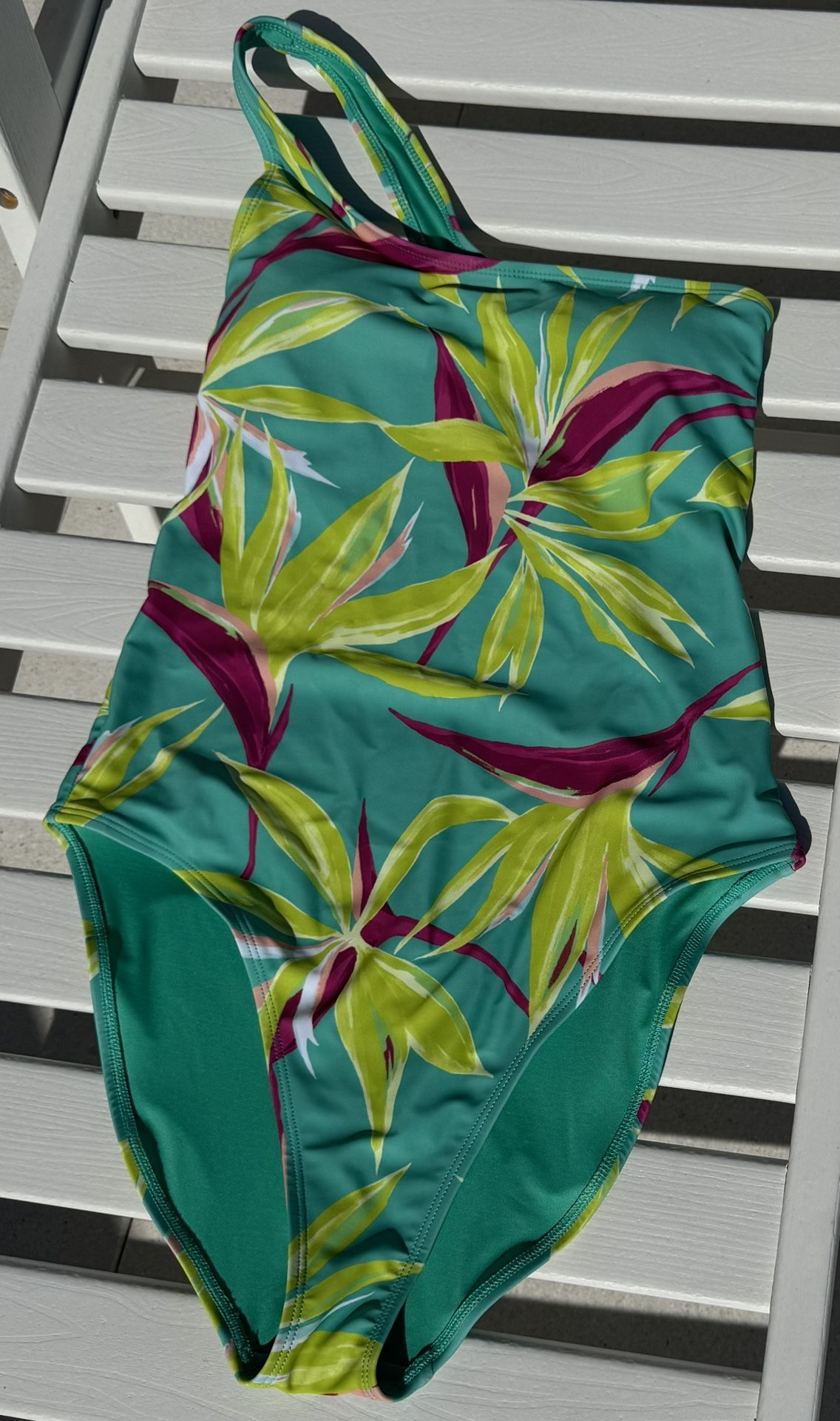 Old navy women’s one piece bathing suit with matching girls one piece.only msg when ready2pick up