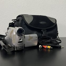 Canon ZR70MC miniDV camcorder W/ Camera Bag