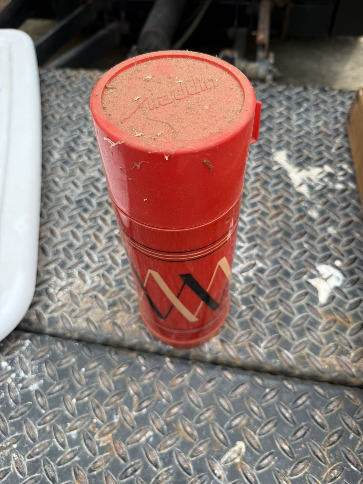 Vintage Aladdin Thermos – Red with Geometric Design – Quart Size – Foam Liner