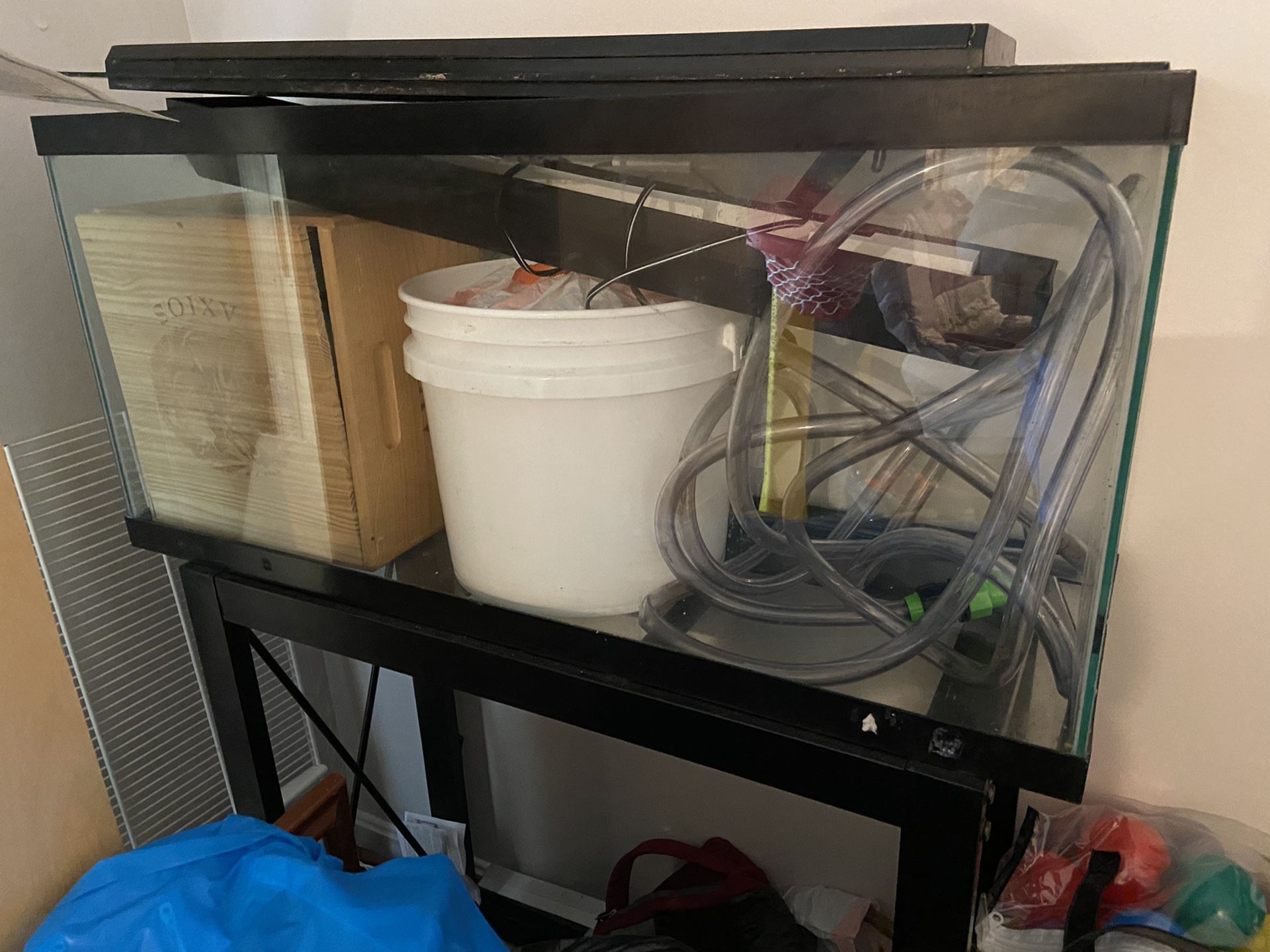 30 Gallon Fish Tank w/ Stand & Python Cleaning System