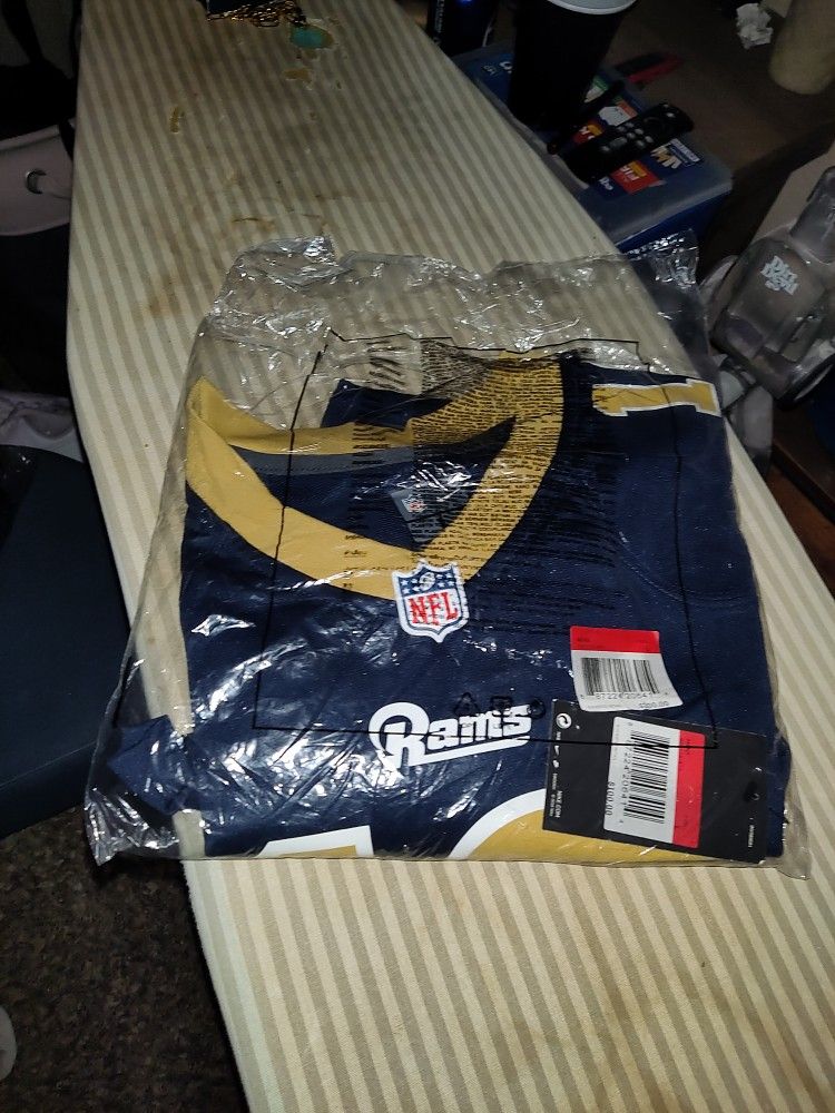 New Jersey's Size LG. Rams N Patriots