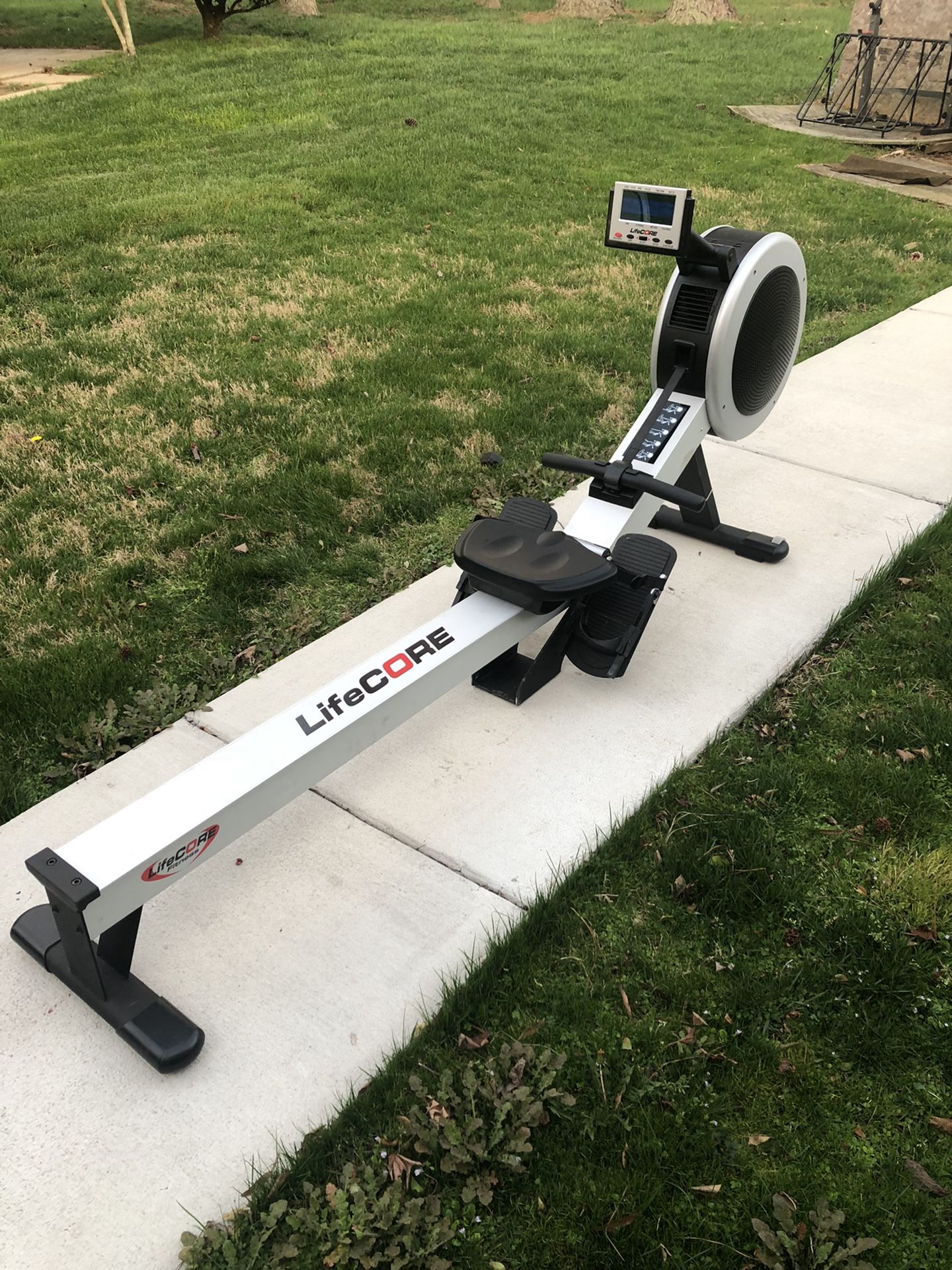 Life Core R 100 Rower Machine Commercial