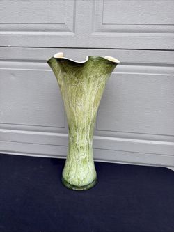 Jozefina European Glass Vase Costs New $310 See The Last Picture