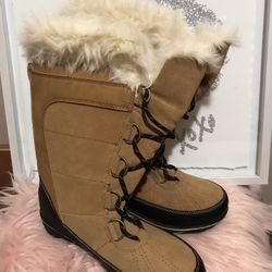 SNOW BOOTS