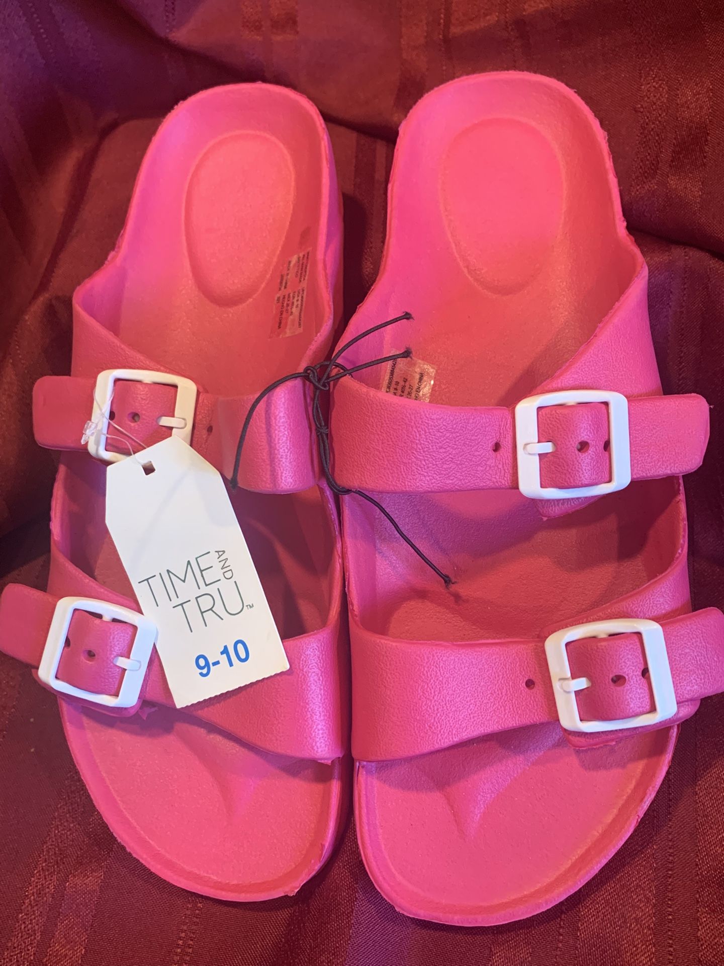 Size 9-10 Women’s Sandals