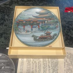 Vintage chinese Porcelain Collector Plate