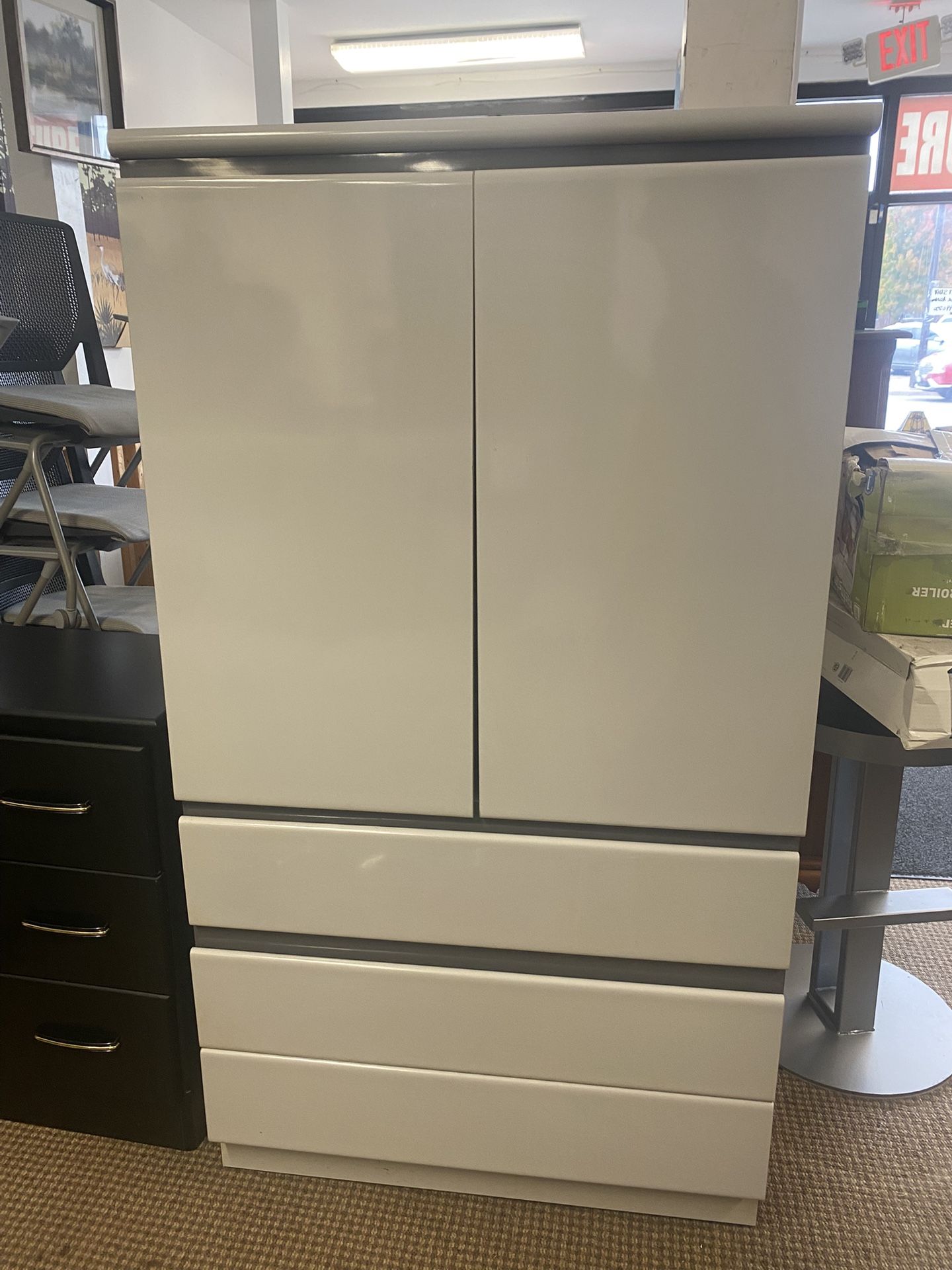 NICE ARMOIRE WITH 3 DRAWERS