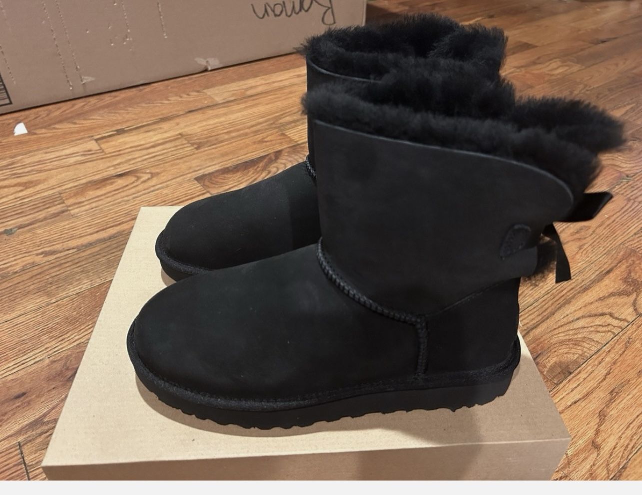 Uggs Mini Bow Boot