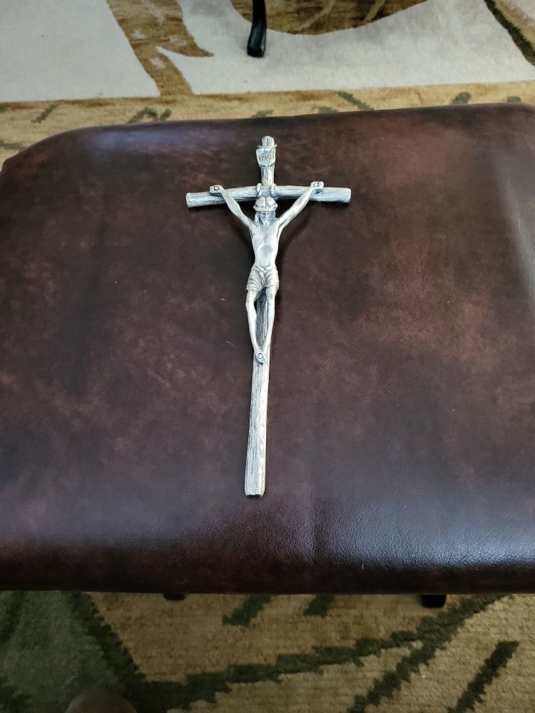 11" Metal Crucifix