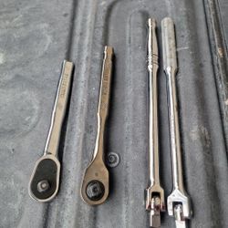 2. 3/8 RATCHET AND 2 BREAKER BAR 1 SNAP-ON